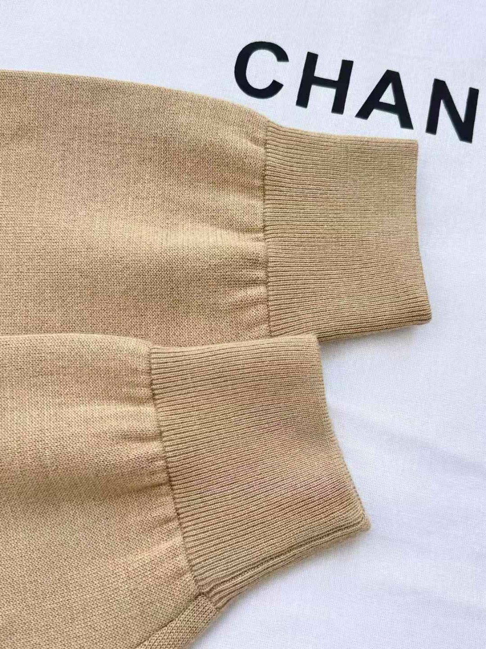 샤넬 하프 집업 터틀넥 스웨터