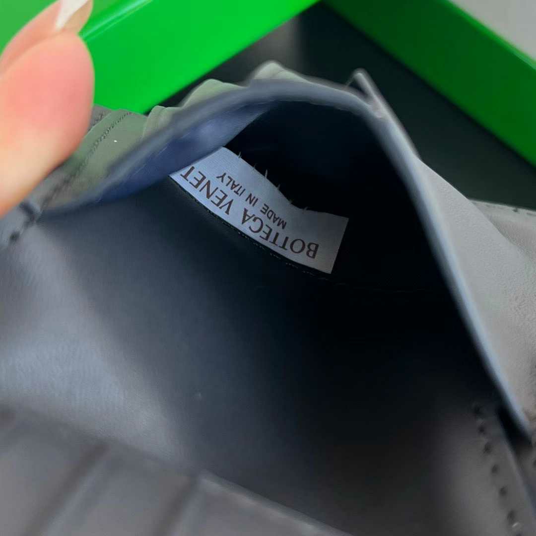 보테가베네타 피콜로 바이폴드 지갑