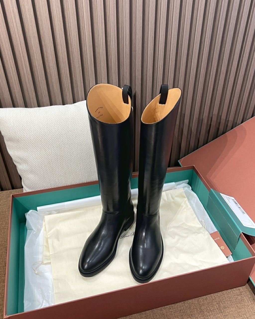 로로피아나 레더 부츠