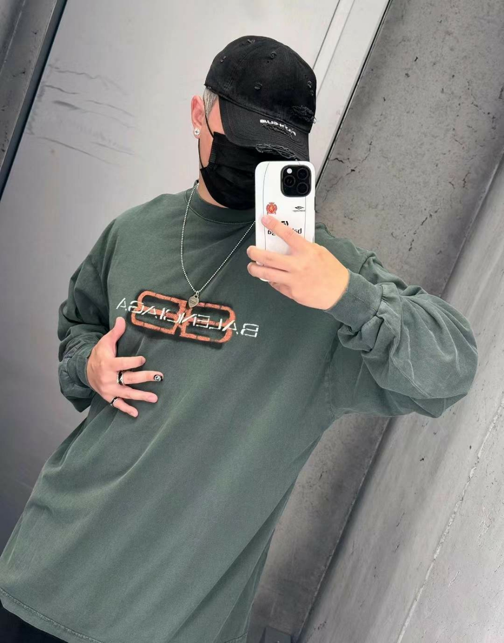 발렌시아가 BB 로고 롱 슬리브 티셔츠