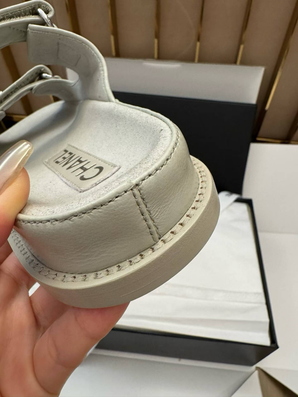 샤넬 CC로고 벨크로 샌들 *일대일 최고급 제품 Size 35 ~ 41 ( 225 ~ 265 )