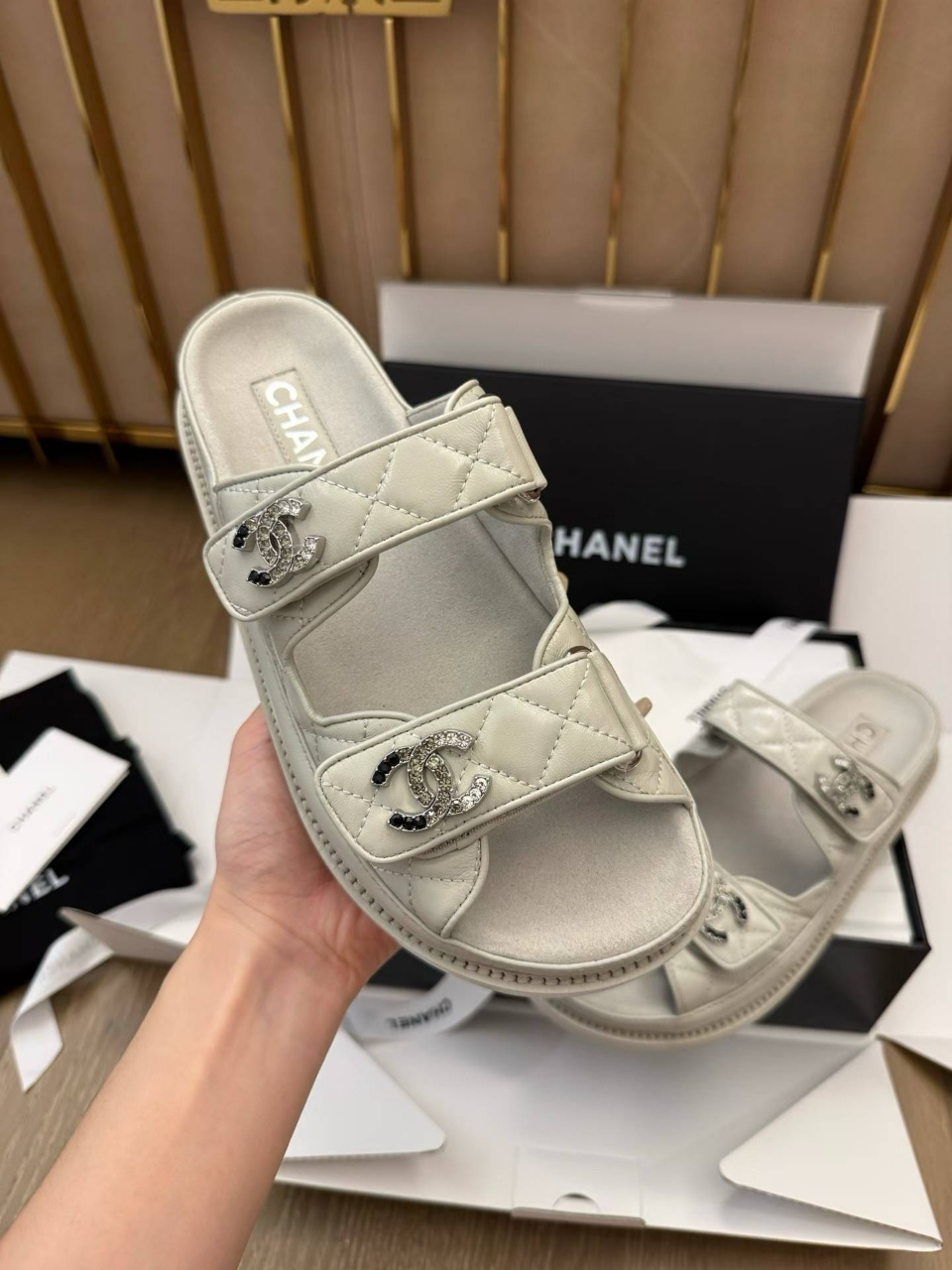 샤넬 CC로고 벨크로 샌들 *일대일 최고급 제품 Size 35 ~ 41 ( 225 ~ 265 )