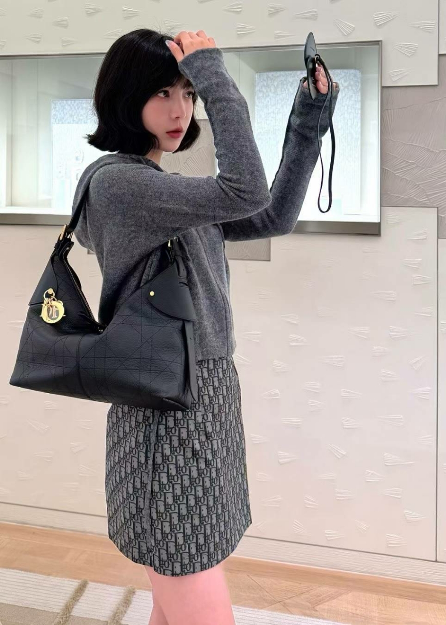 디올 오블리크 자카드 테크니컬 치마바지
