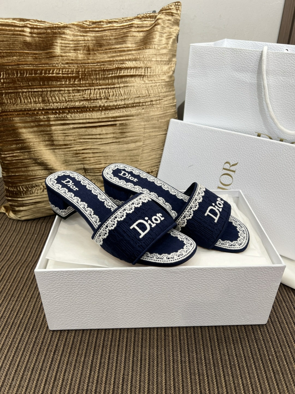 디올 덴텔 힐 슬라이드