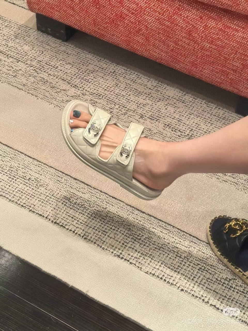샤넬 CC로고 벨크로 샌들 *일대일 최고급 제품 Size 35 ~ 41 ( 225 ~ 265 )