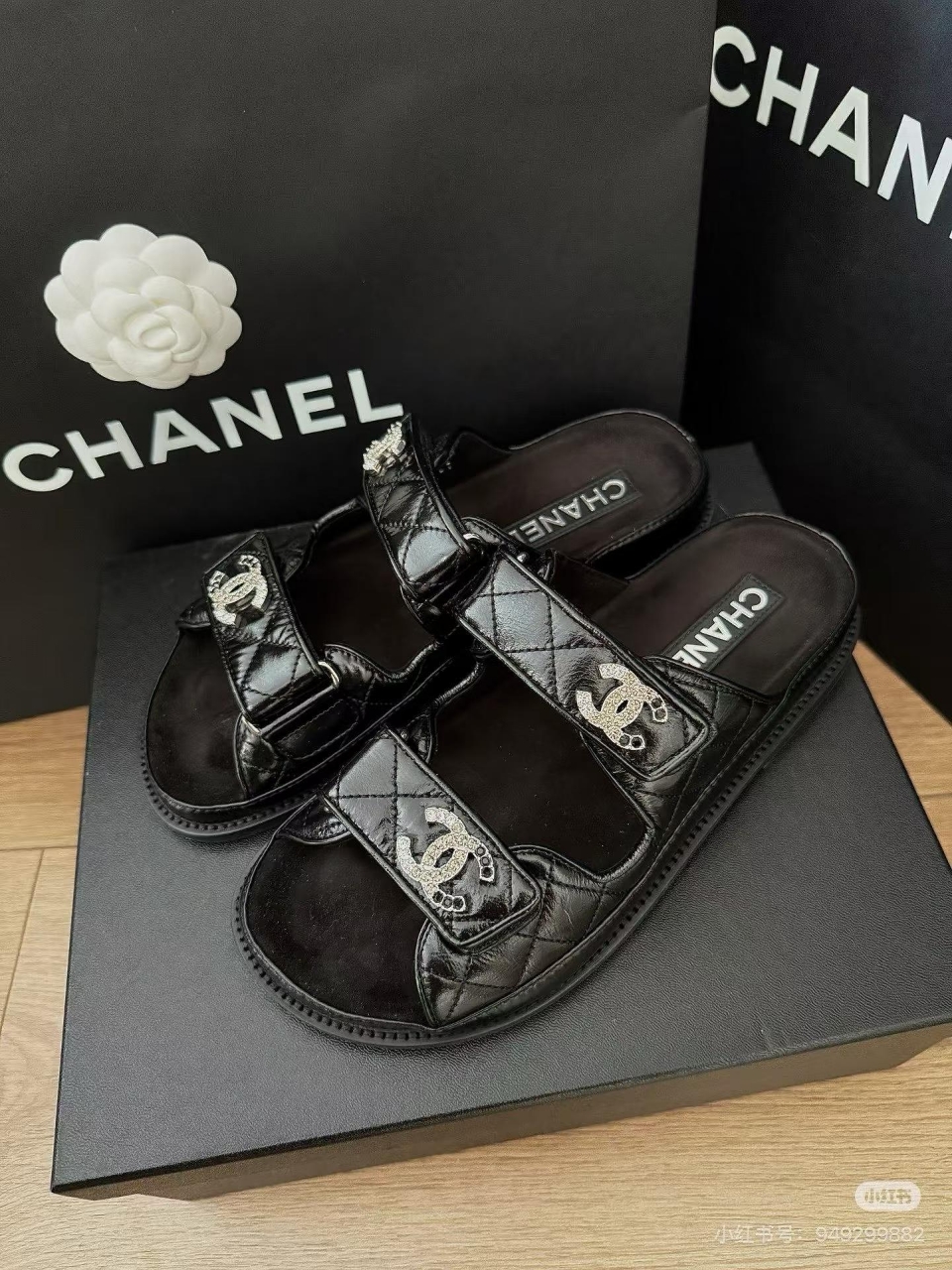 샤넬 CC로고 벨크로 샌들 *일대일 최고급 제품 Size 35 ~ 41 ( 225 ~ 265 )