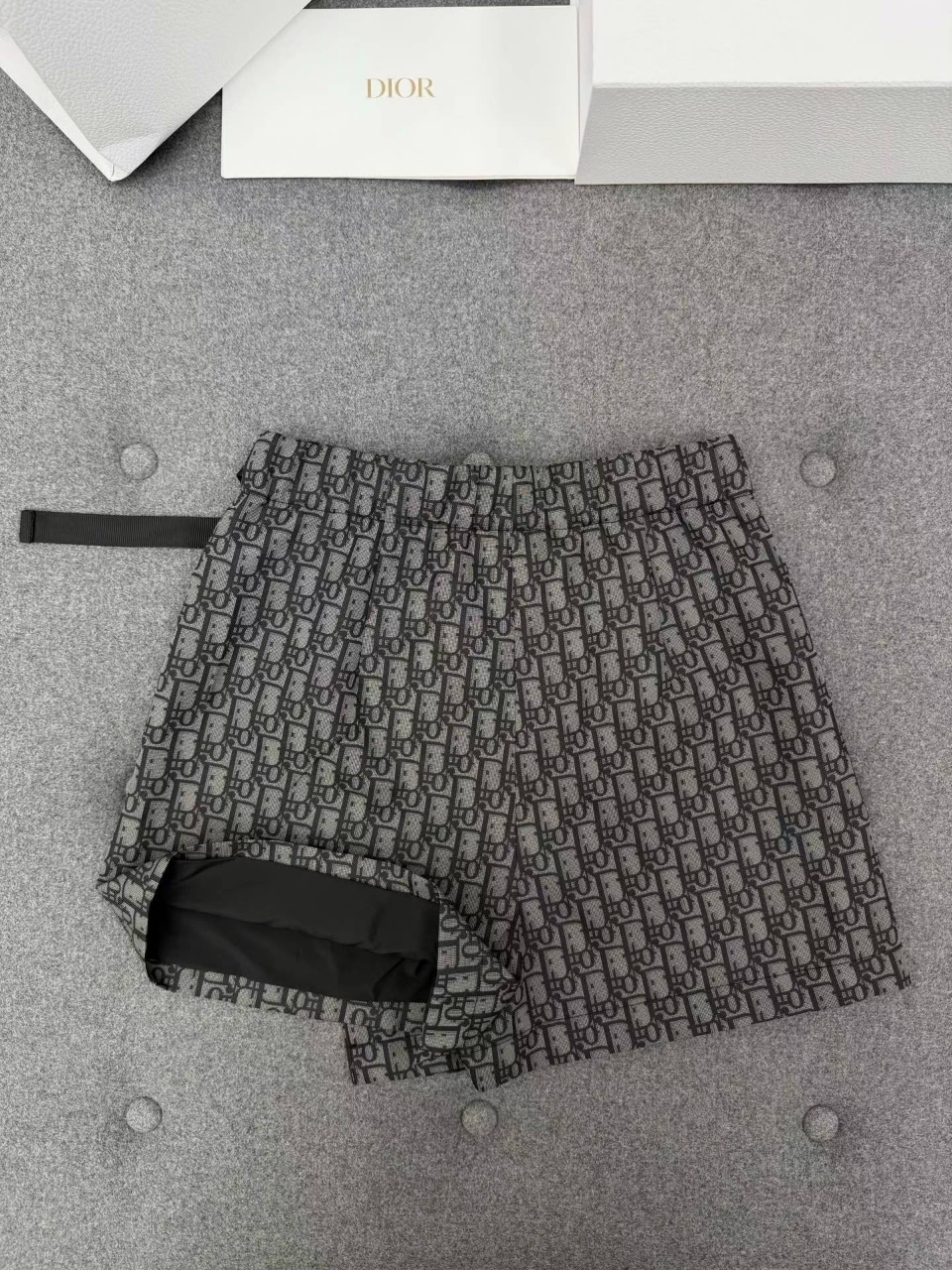 디올 오블리크 자카드 테크니컬 치마바지