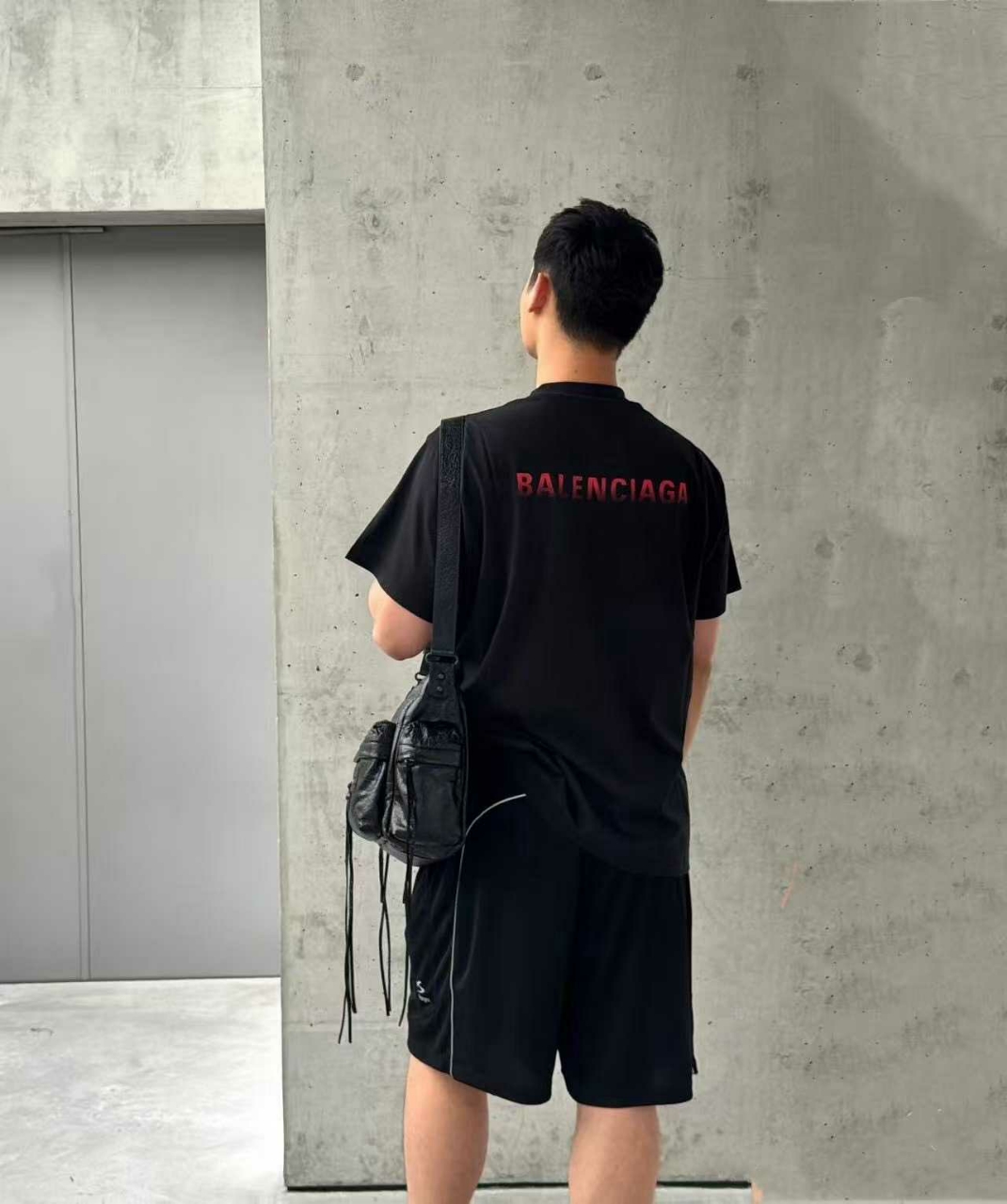 발렌시아가 백 그라디언트 티셔츠