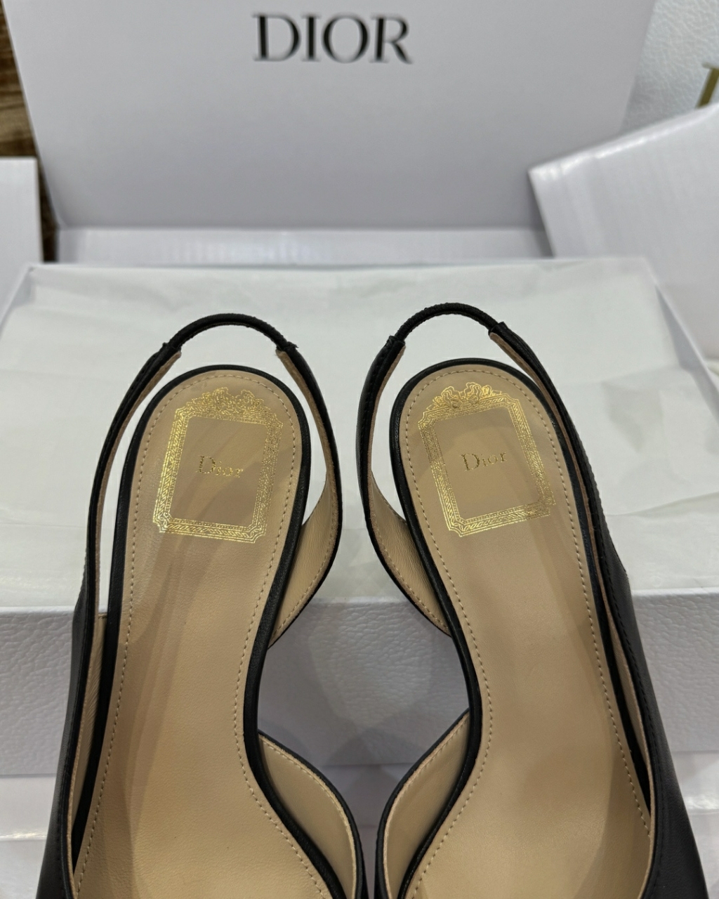 디올 보우 힐 슬링백
