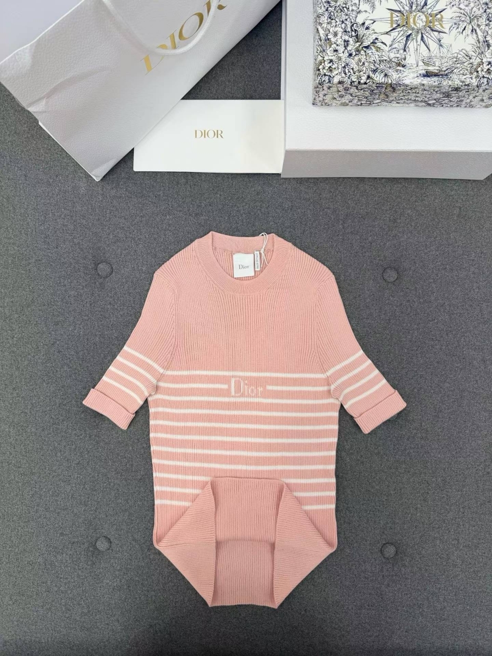디올 리비에라 피티드 반팔 스웨터