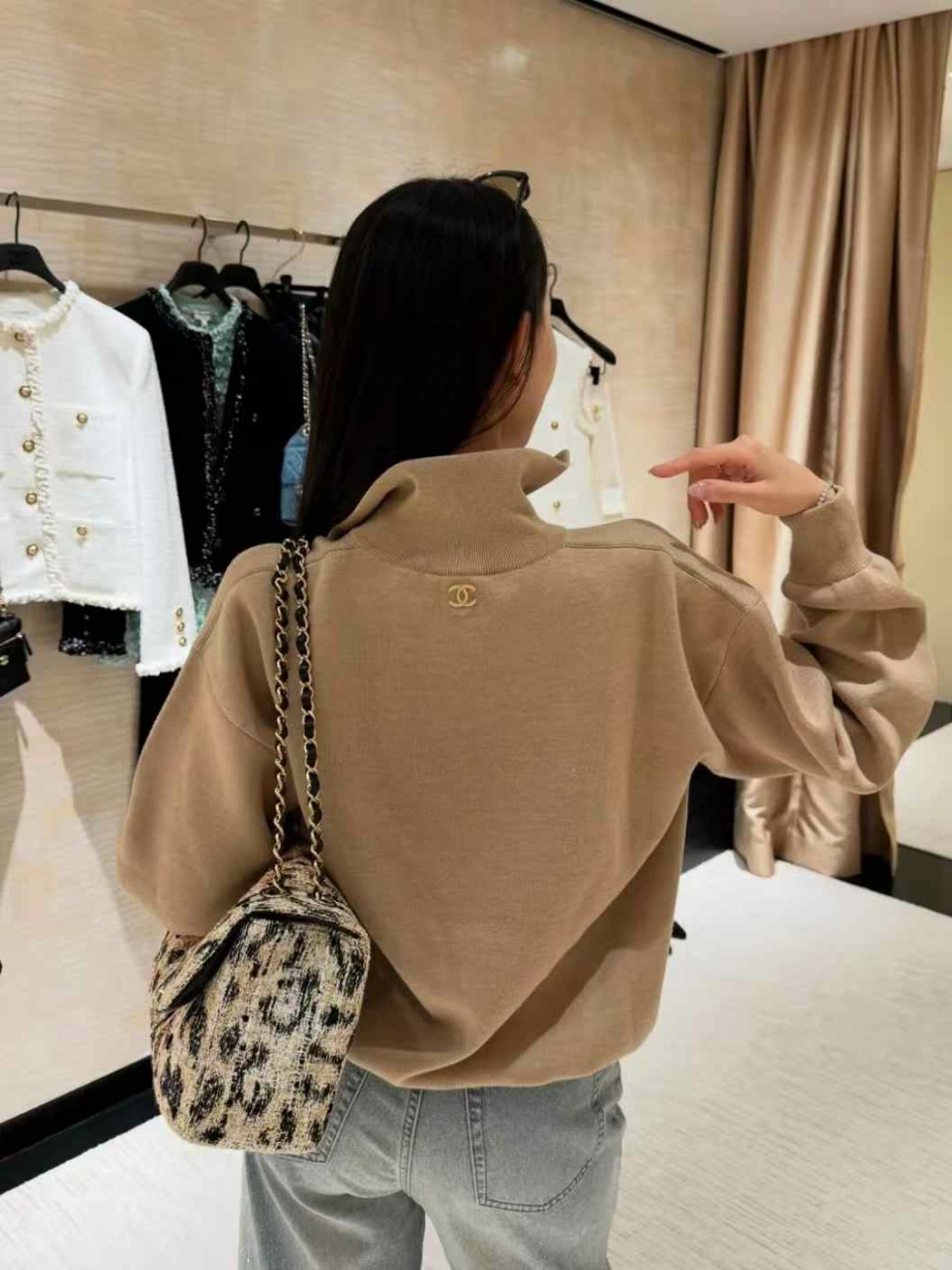 샤넬 하프 집업 터틀넥 스웨터