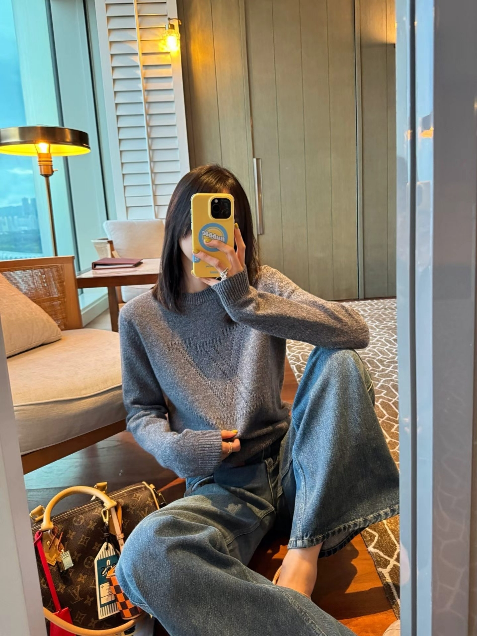 루이비통 LV 자수 니트 스웨터