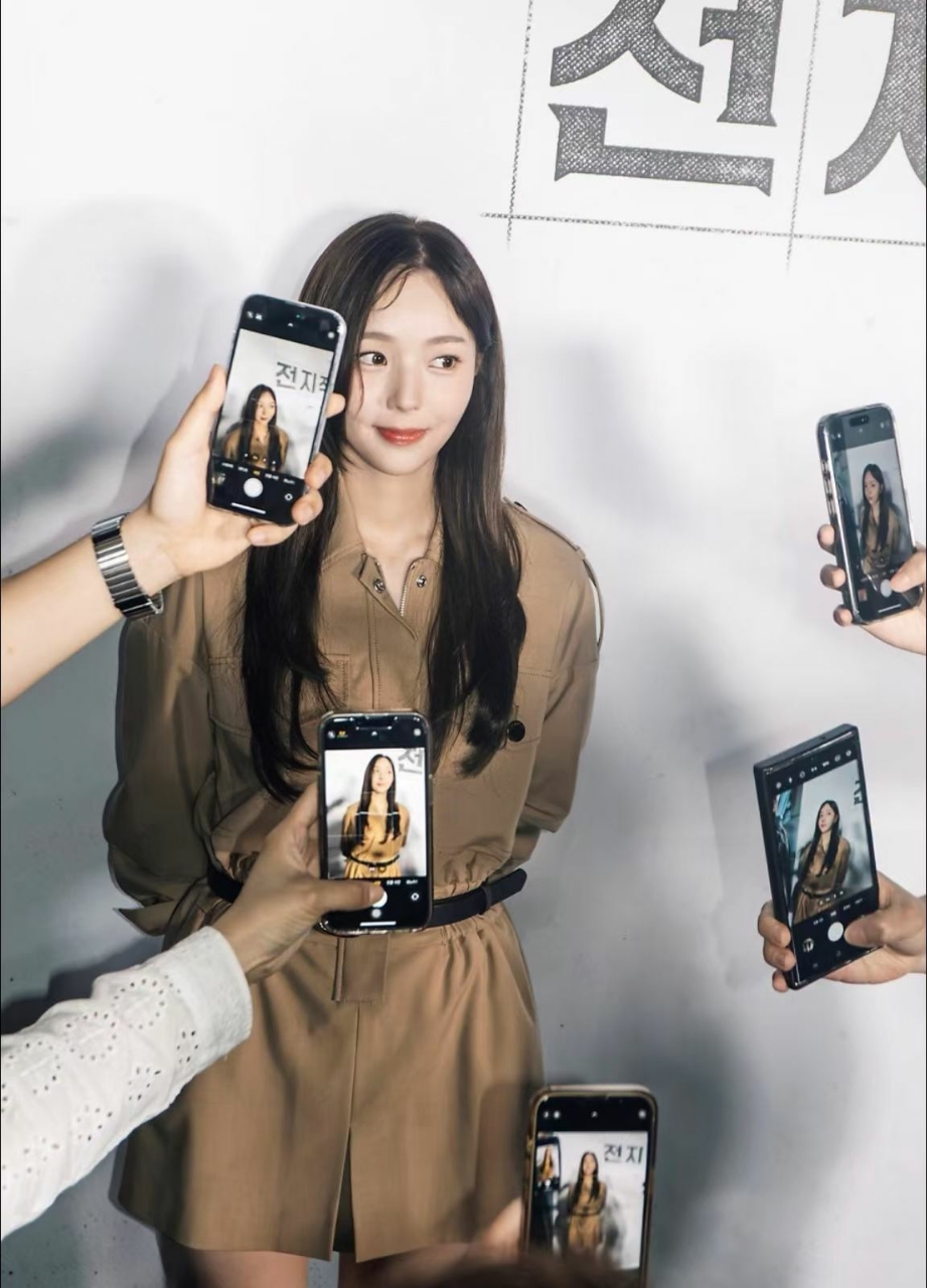 셀프포트레이트 벨트 점프수트