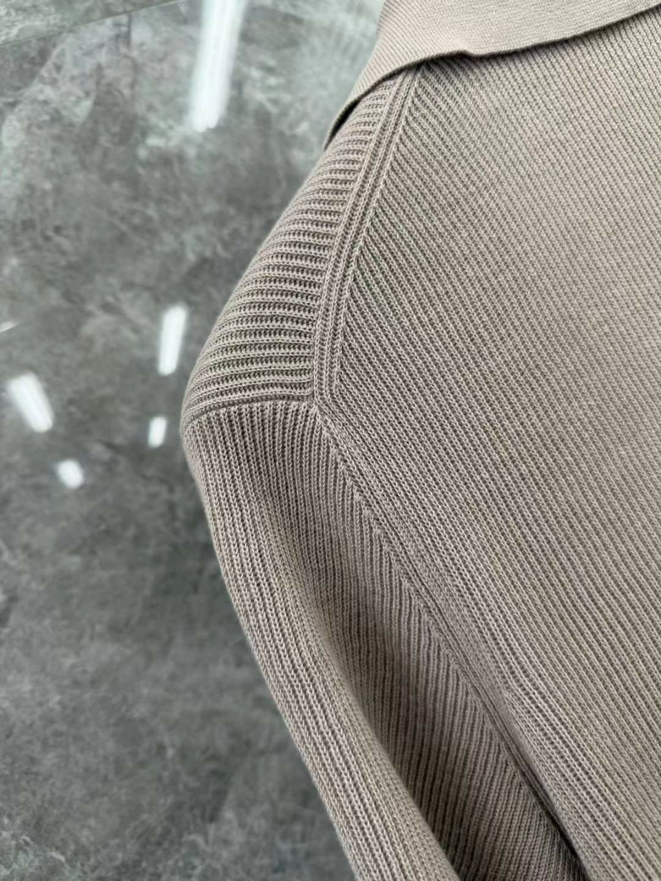 브루넬로쿠치넬리 코튼 브이넥 니트 폴로셔츠