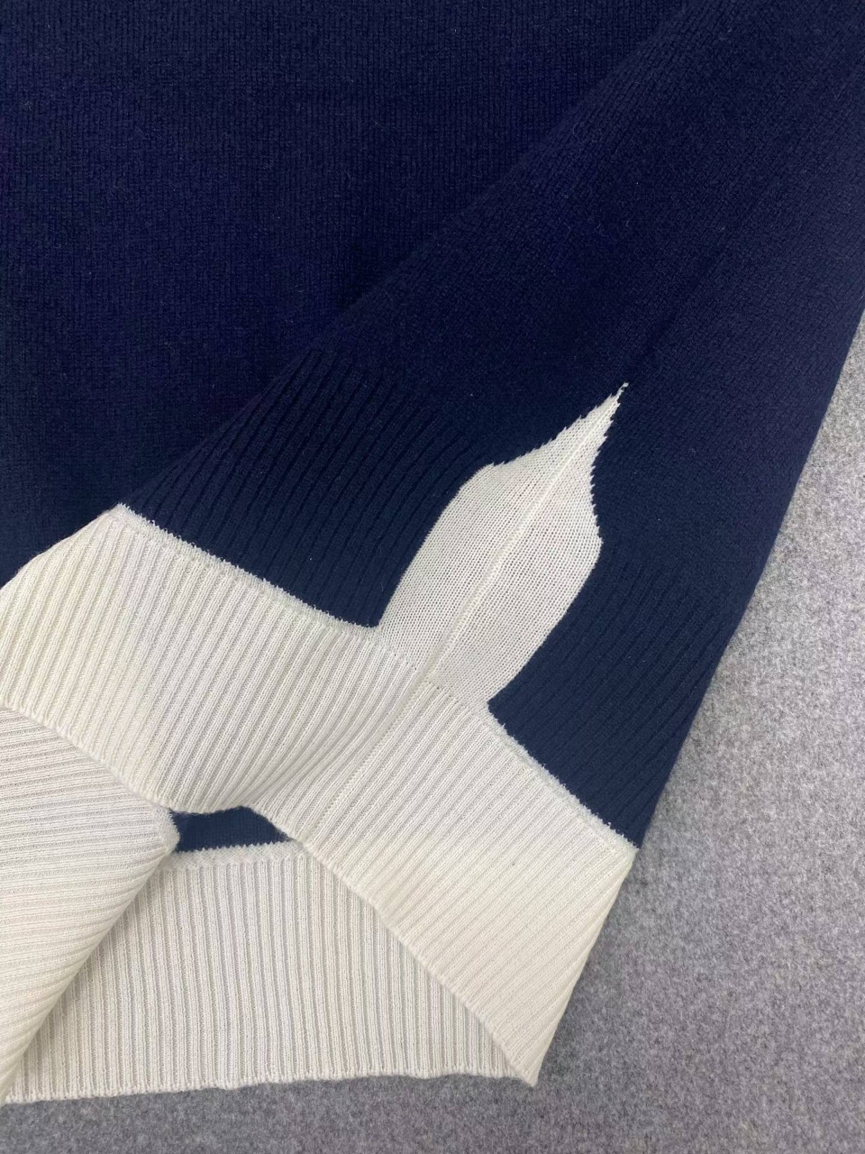 미우미우 캐시미어 크루넥 스웨터