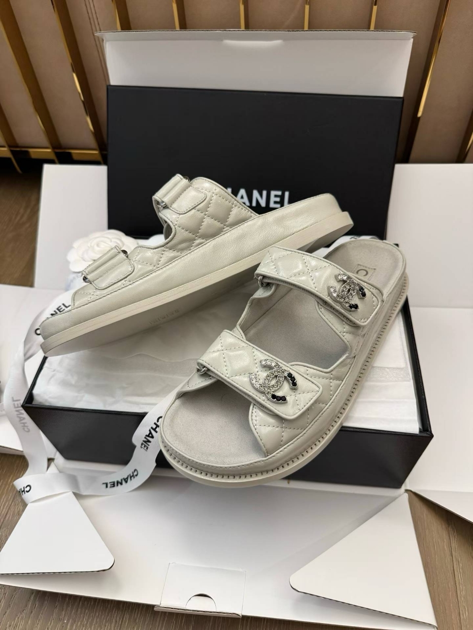 샤넬 CC로고 벨크로 샌들 *일대일 최고급 제품 Size 35 ~ 41 ( 225 ~ 265 )