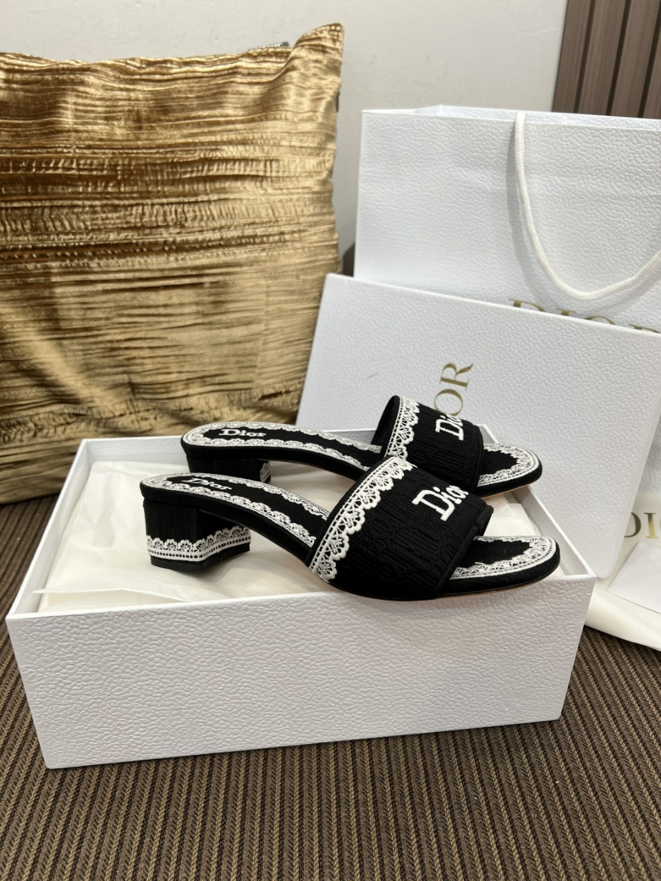 디올 덴텔 힐 슬라이드