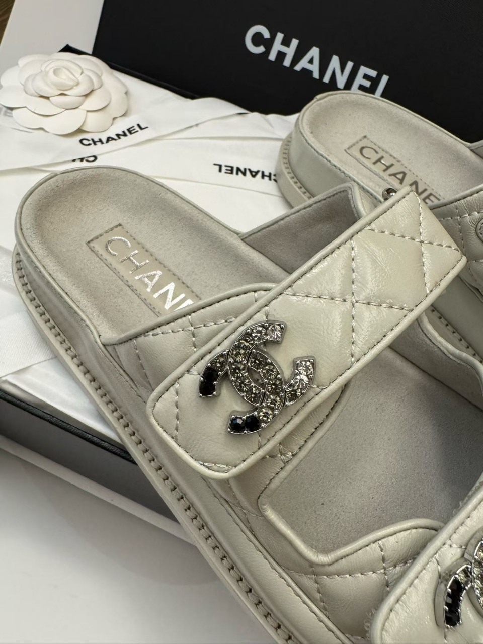 샤넬 CC로고 벨크로 샌들 *일대일 최고급 제품 Size 35 ~ 41 ( 225 ~ 265 )