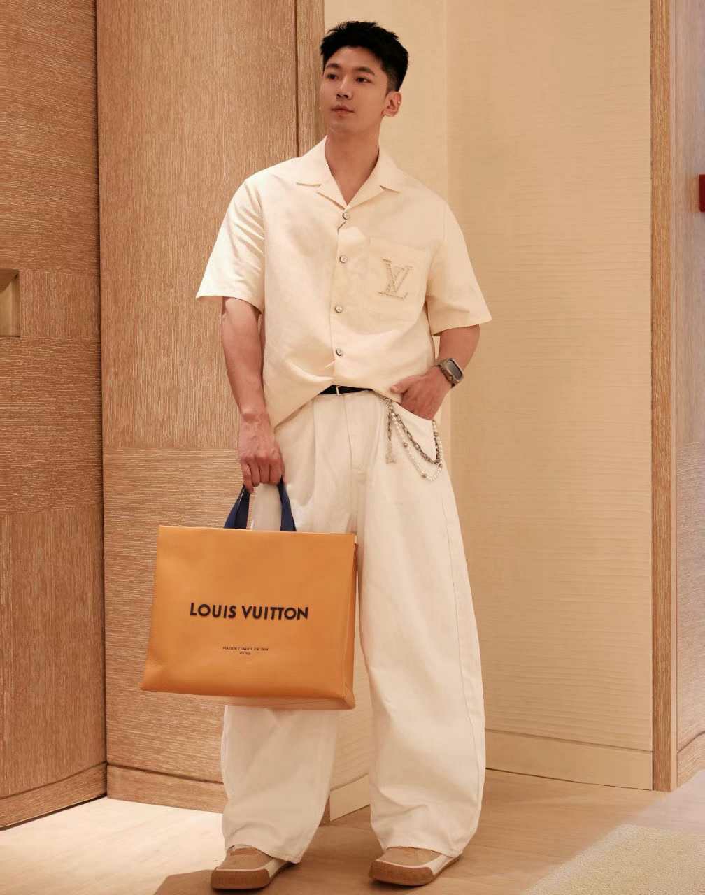 루이비통 엠브로이더드 반팔 셔츠