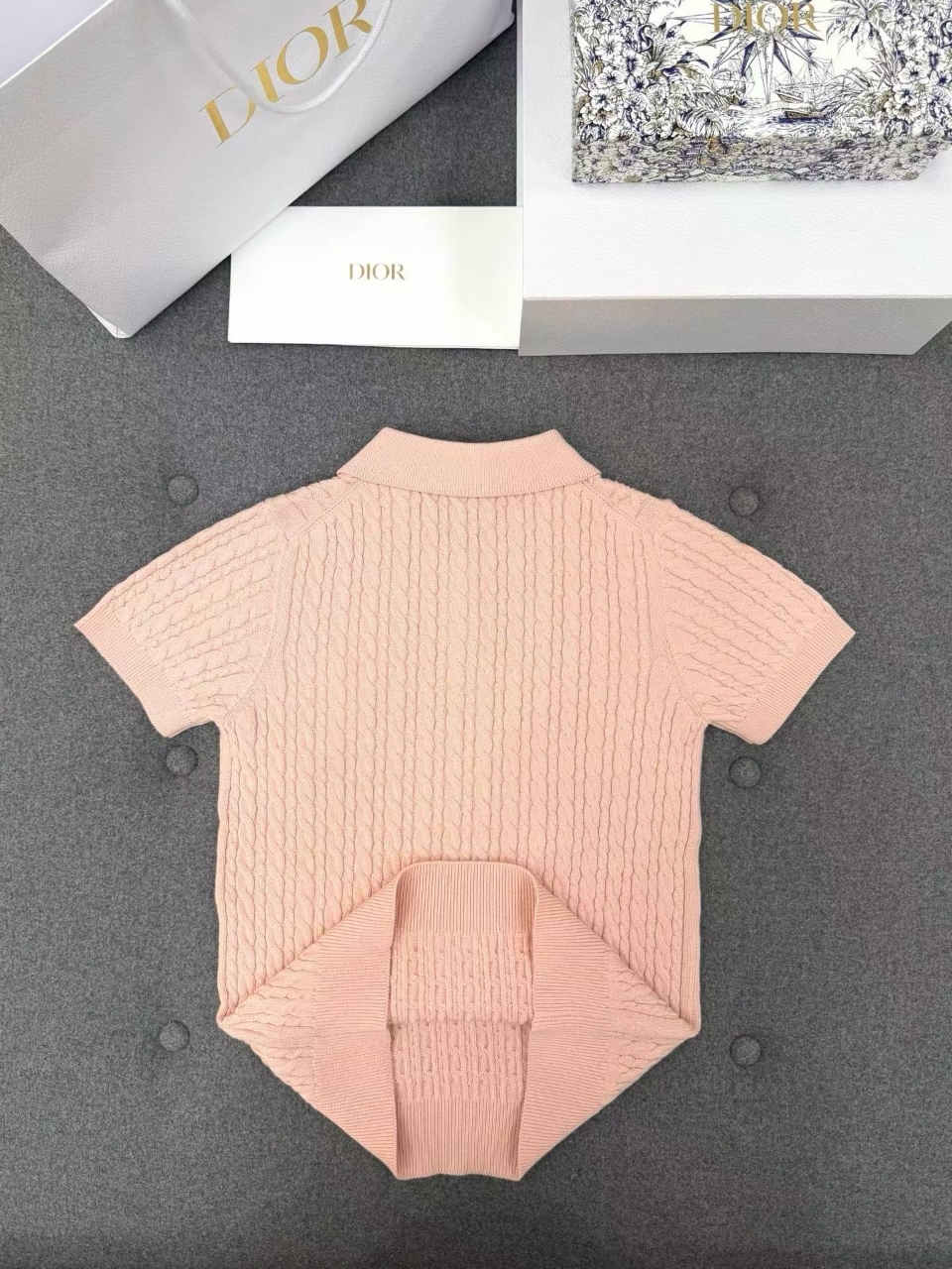 디올 메달리옹 케이블 니트 폴로 셔츠