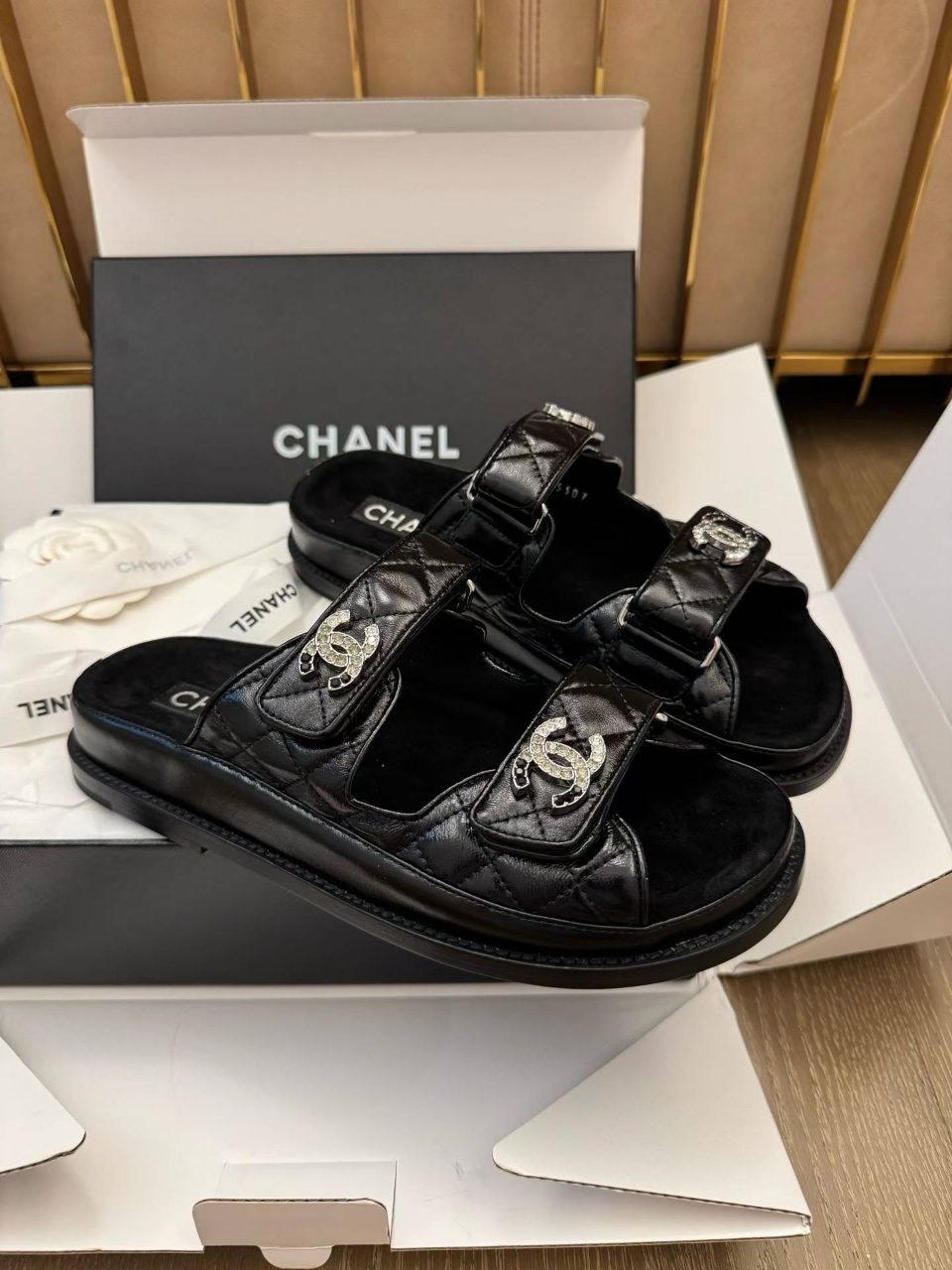 샤넬 CC로고 벨크로 샌들 *일대일 최고급 제품 Size 35 ~ 41 ( 225 ~ 265 )