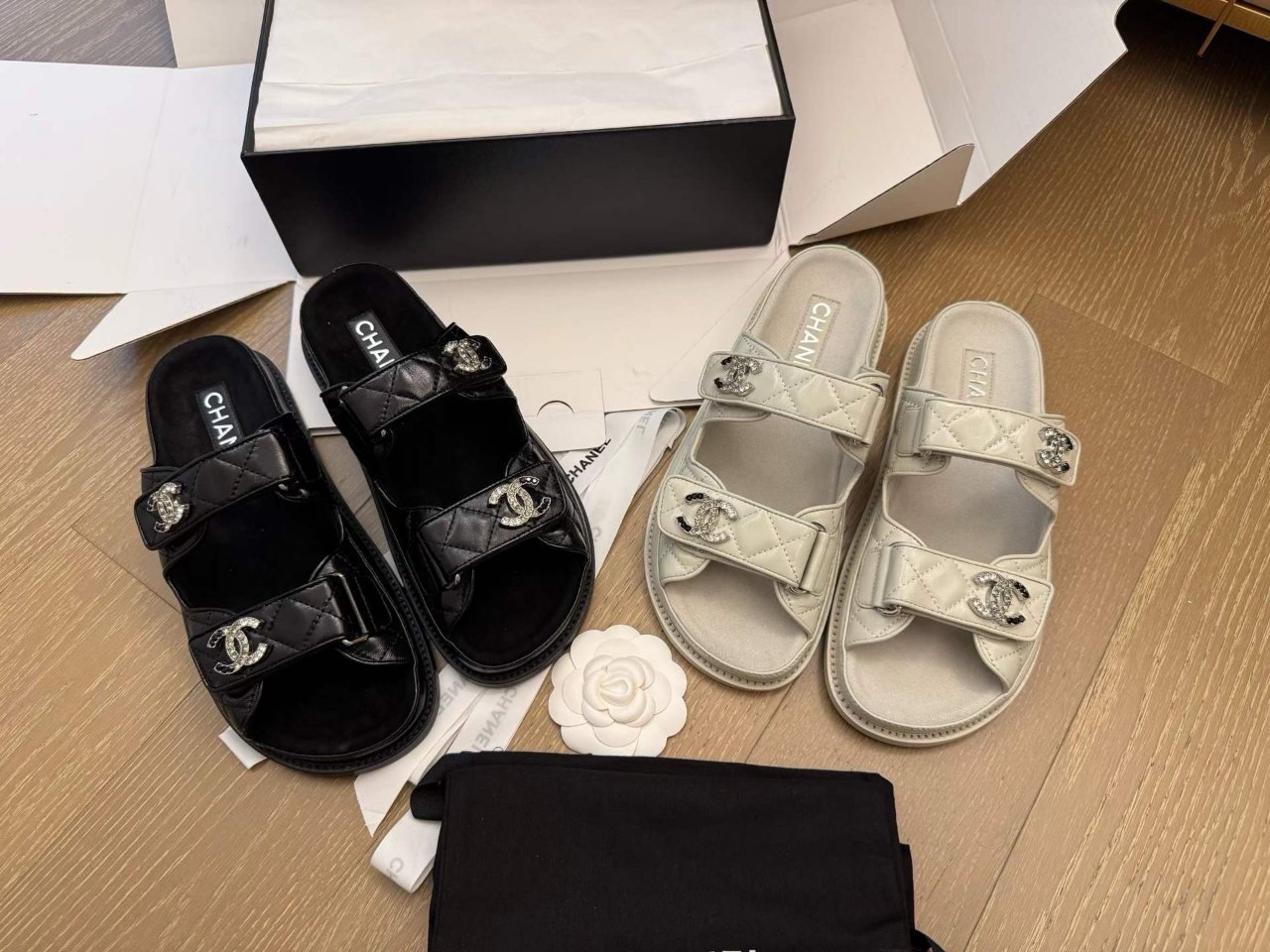 샤넬 CC로고 벨크로 샌들 *일대일 최고급 제품 Size 35 ~ 41 ( 225 ~ 265 )