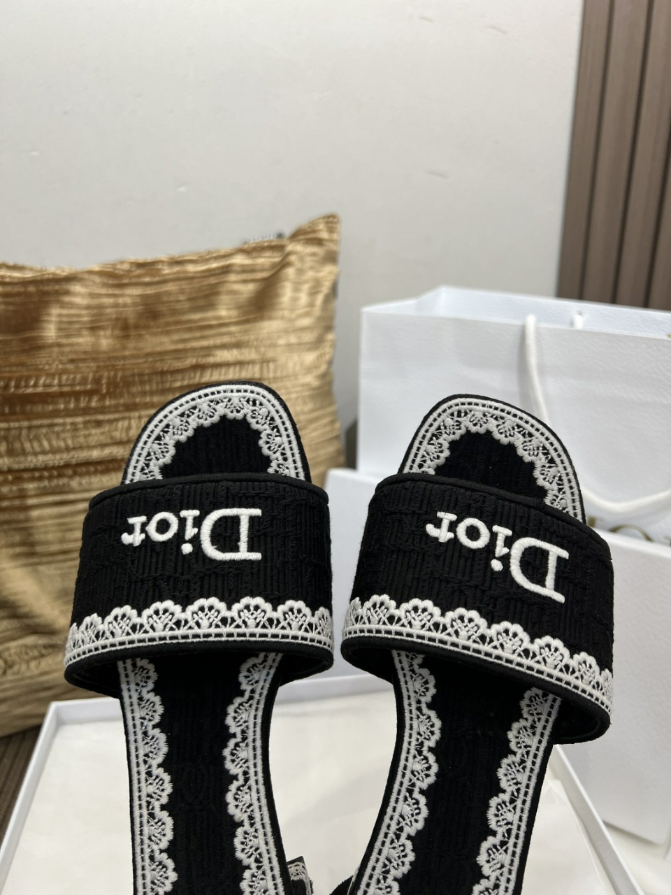 디올 덴텔 힐 슬라이드
