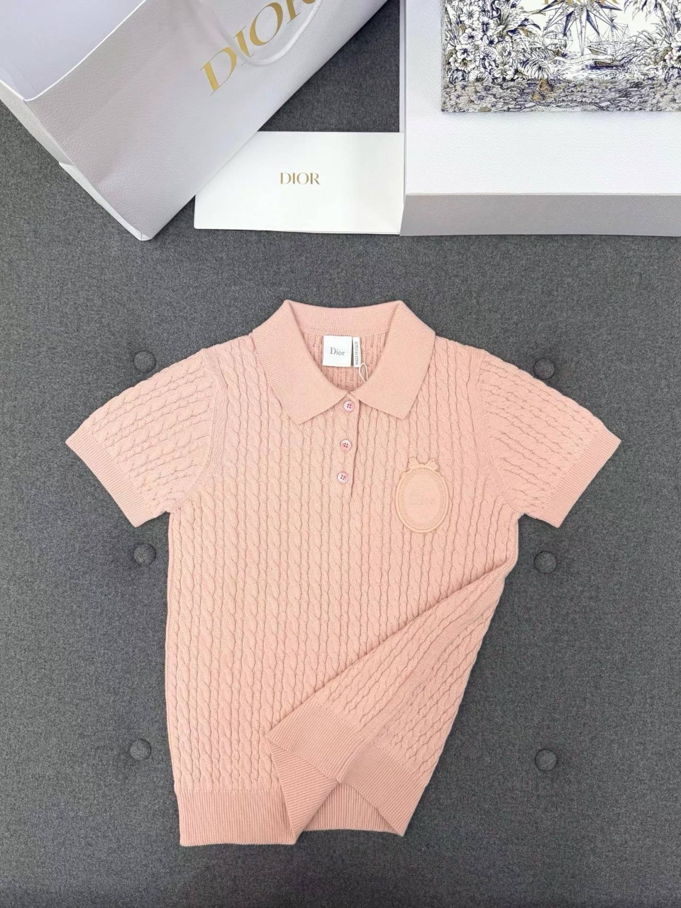 디올 메달리옹 케이블 니트 폴로 셔츠