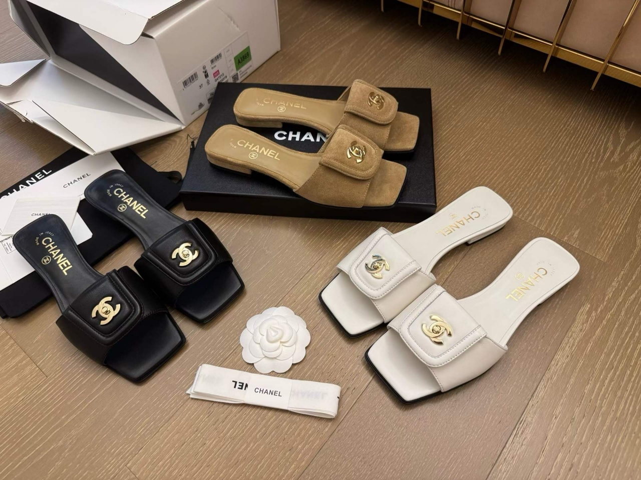 샤넬 26ss 턴락 램스킨 샌들