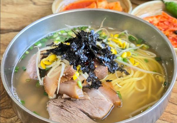 음식, 요리, 중국 음식, 국수이(가) 표시된 사진
AI 생성 콘텐츠는 정확하지 않을 수 있습니다.