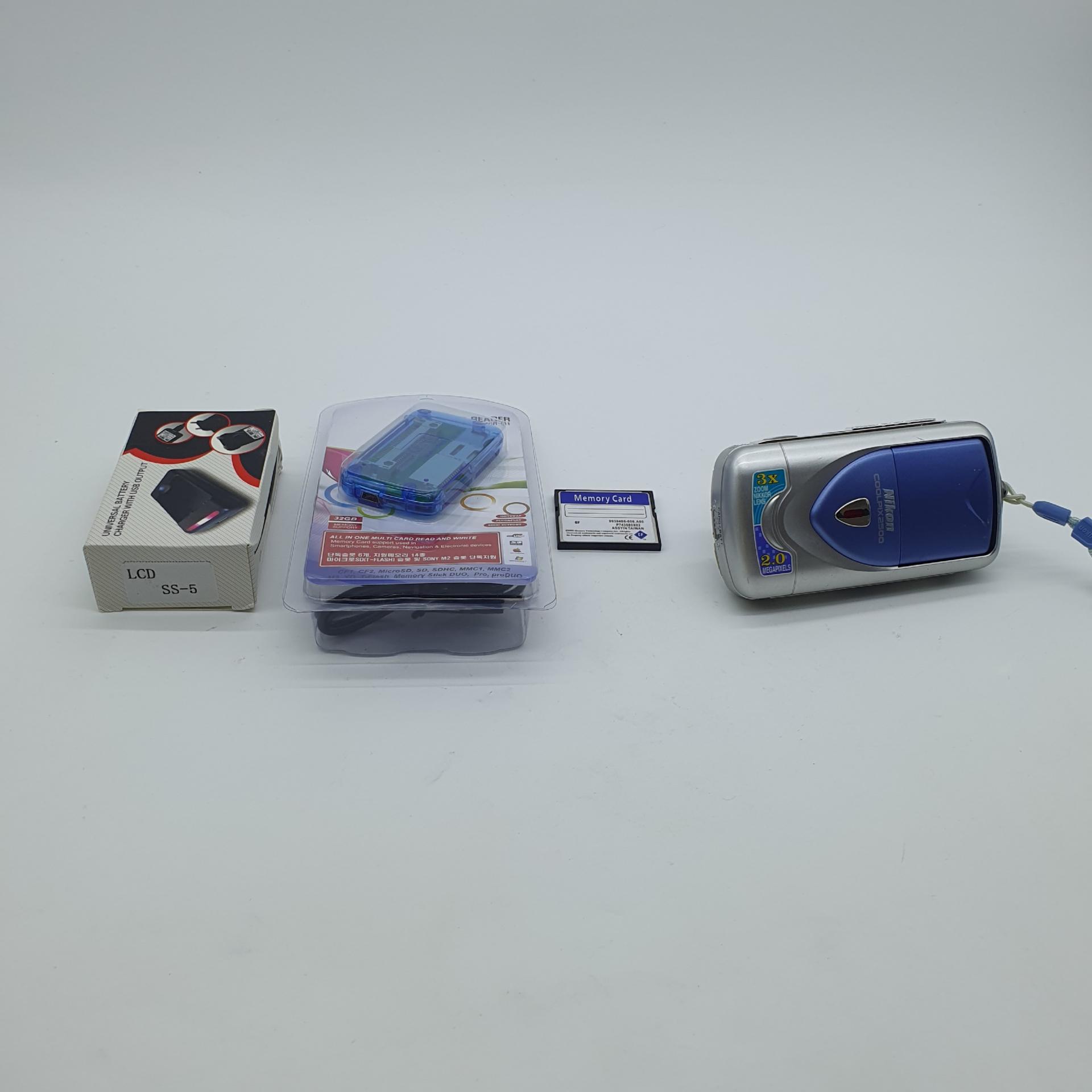 니콘 쿨픽스 E2500 2500 황조지 르세라핌 카즈하 누가영 카메라