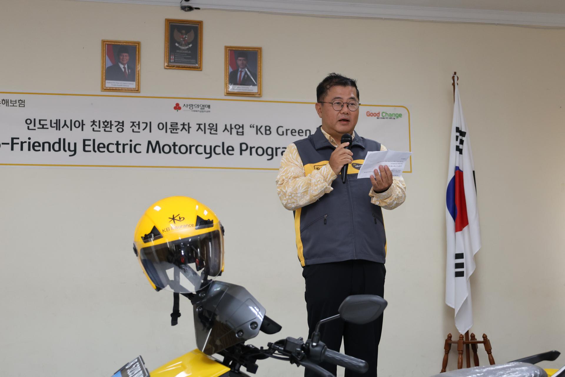 캡션: 전달식 직후 충전 방법과 안전 운행 수칙을 중심으로 한 안전교육이 이어졌다.