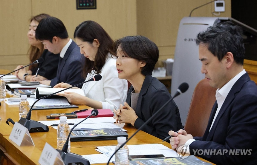 인사말 하는 정의혜 외교부 차관보 (서울=연합뉴스) 안정원 기자 = 정의혜 외교부 차관보가 26일 오후 서울 종로구 정부서울청사 별관 외교부에서 열린 한-아프리카 외교장관회의 계기 시민사회 정책제안서 전달식에서 인사