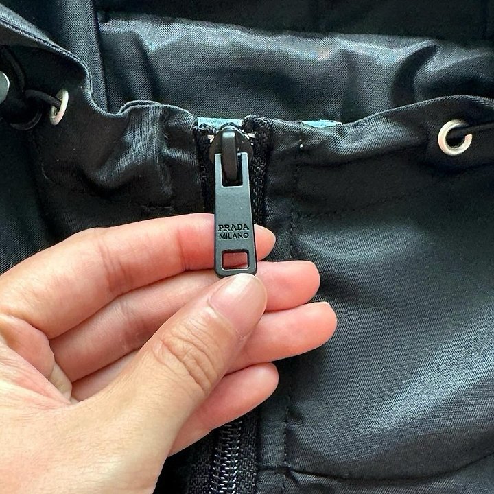 프라다 리나일론 후드 블루종 자켓