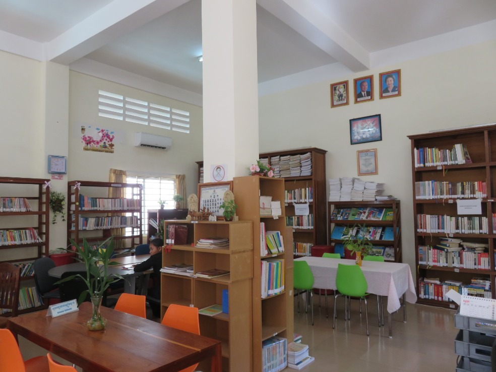 바탐벙 직업기술훈련학교(RPITSB)의 도서관 내부 모습(1)
