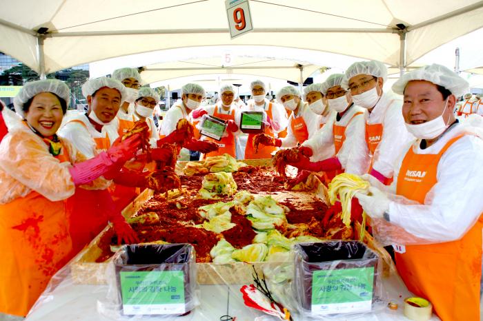 태화복지재단 직원과 두산인프라코어 임직원들