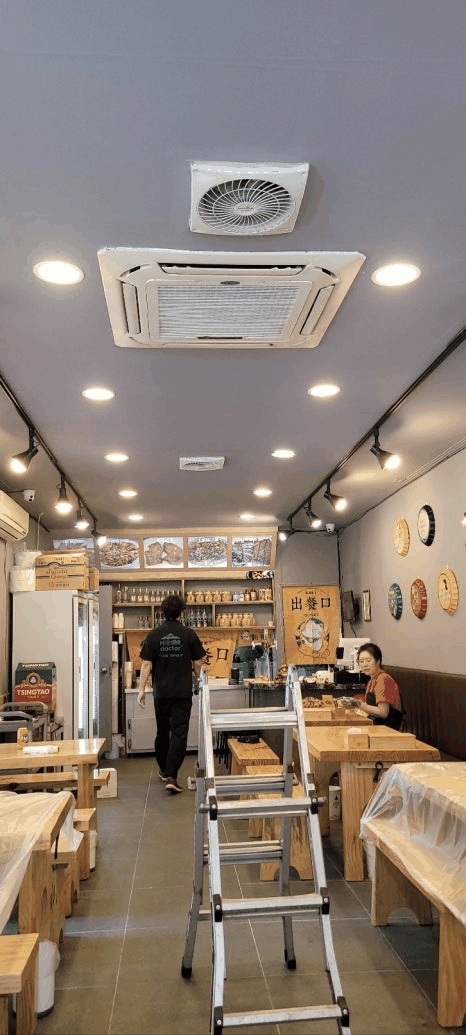 구로 꼬치집 냉난방기 청소 - 작업 전 매장 천장형 에어컨