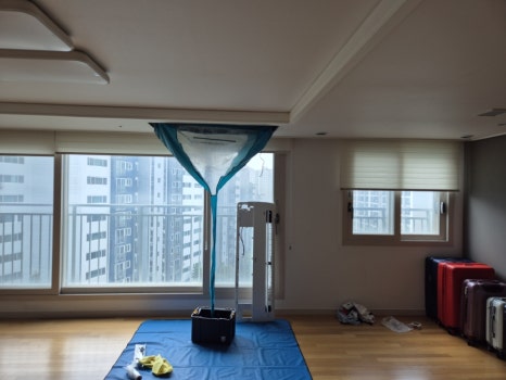 거실 본체에 설치한 세척 커버