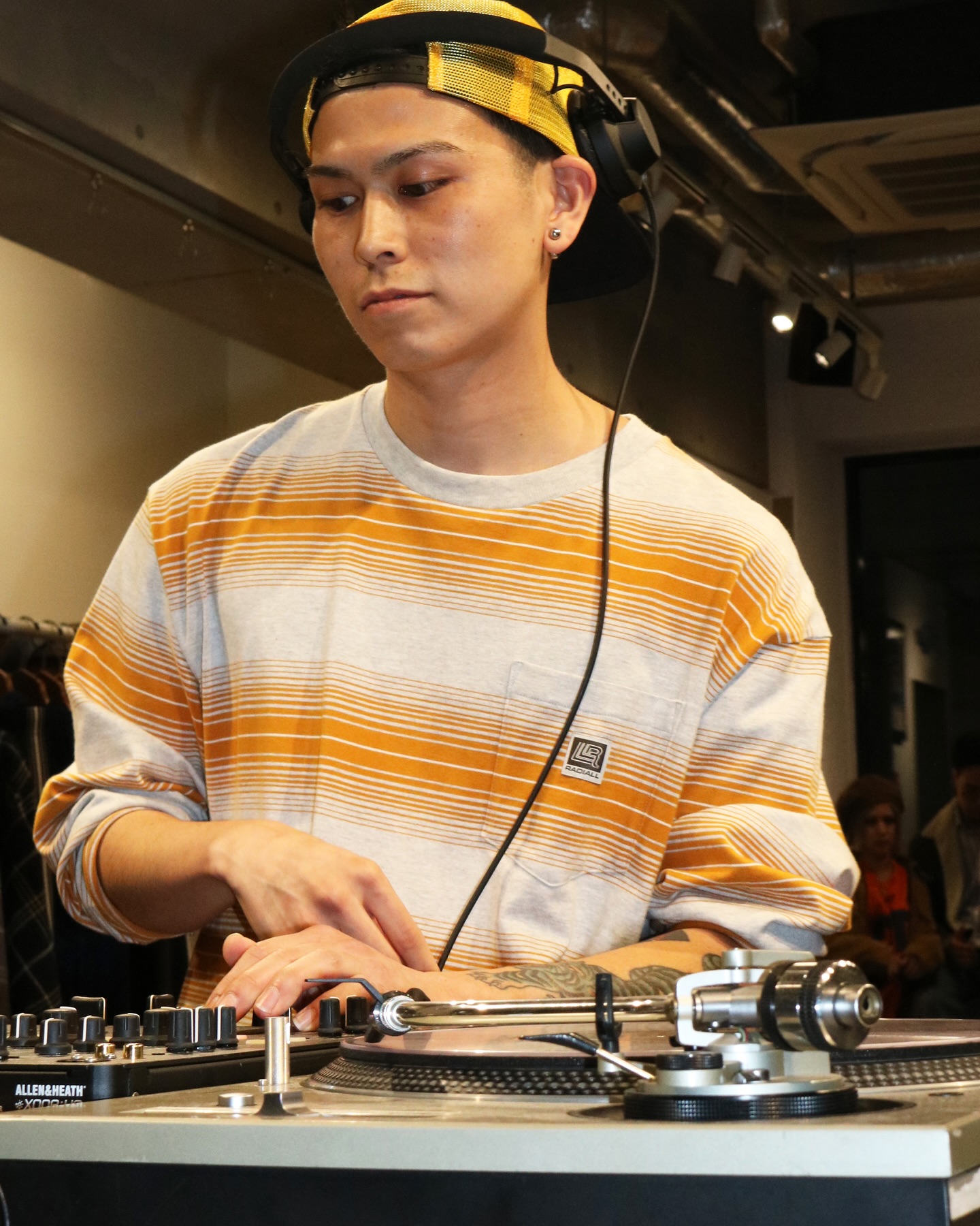 Board Crew Neck T-Shirts [Baja Yellow]