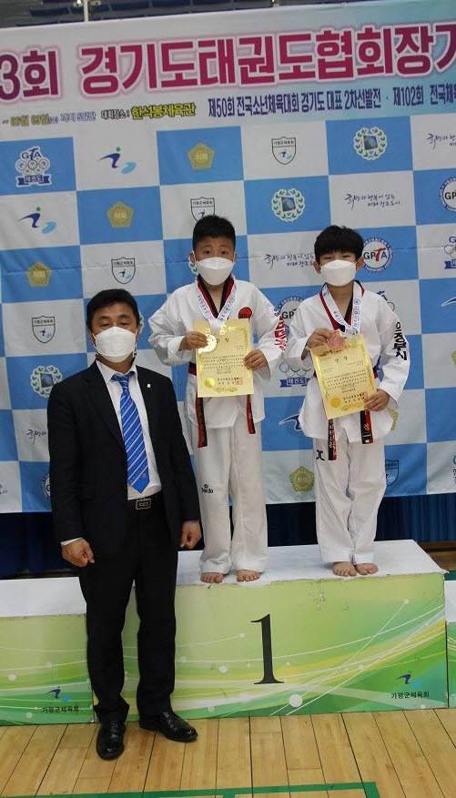 95032506d6919.jpg
