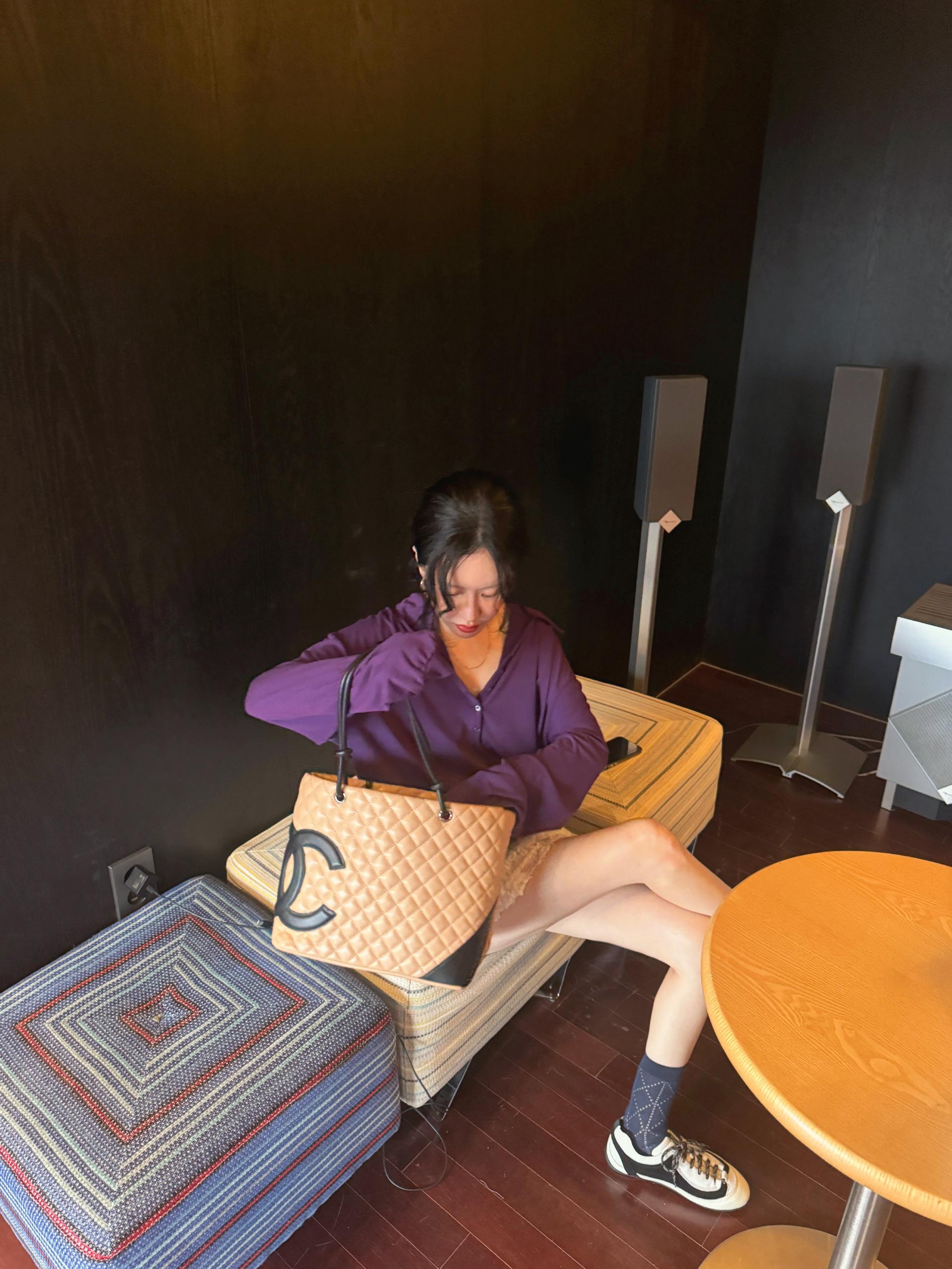버튼 루즈 무지넥