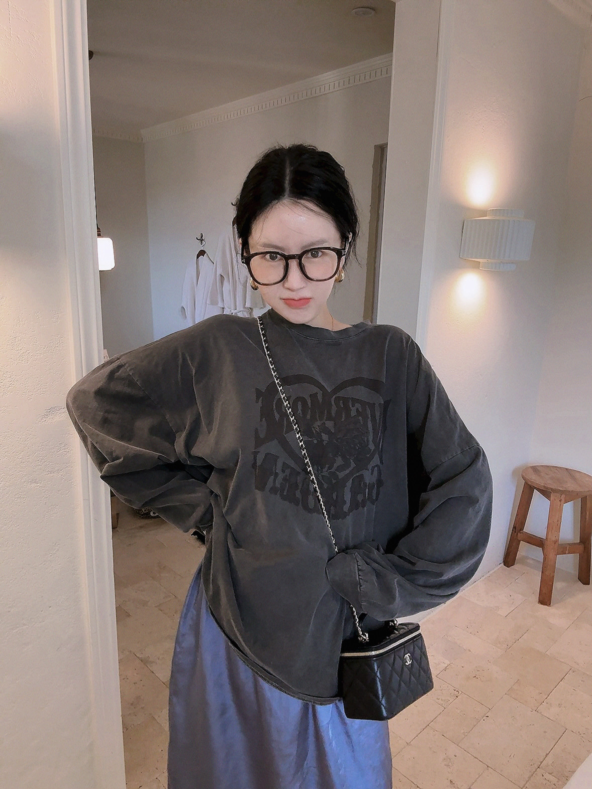 모어 피그먼트 맨투맨