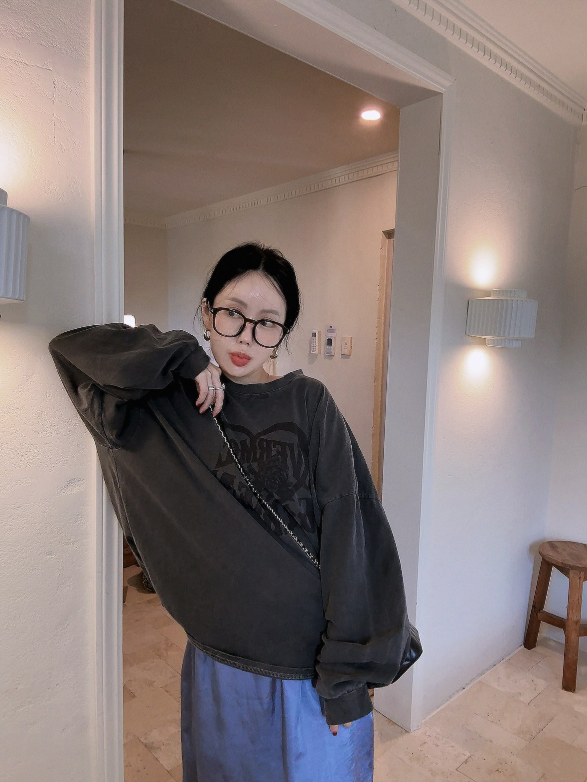 모어 피그먼트 맨투맨