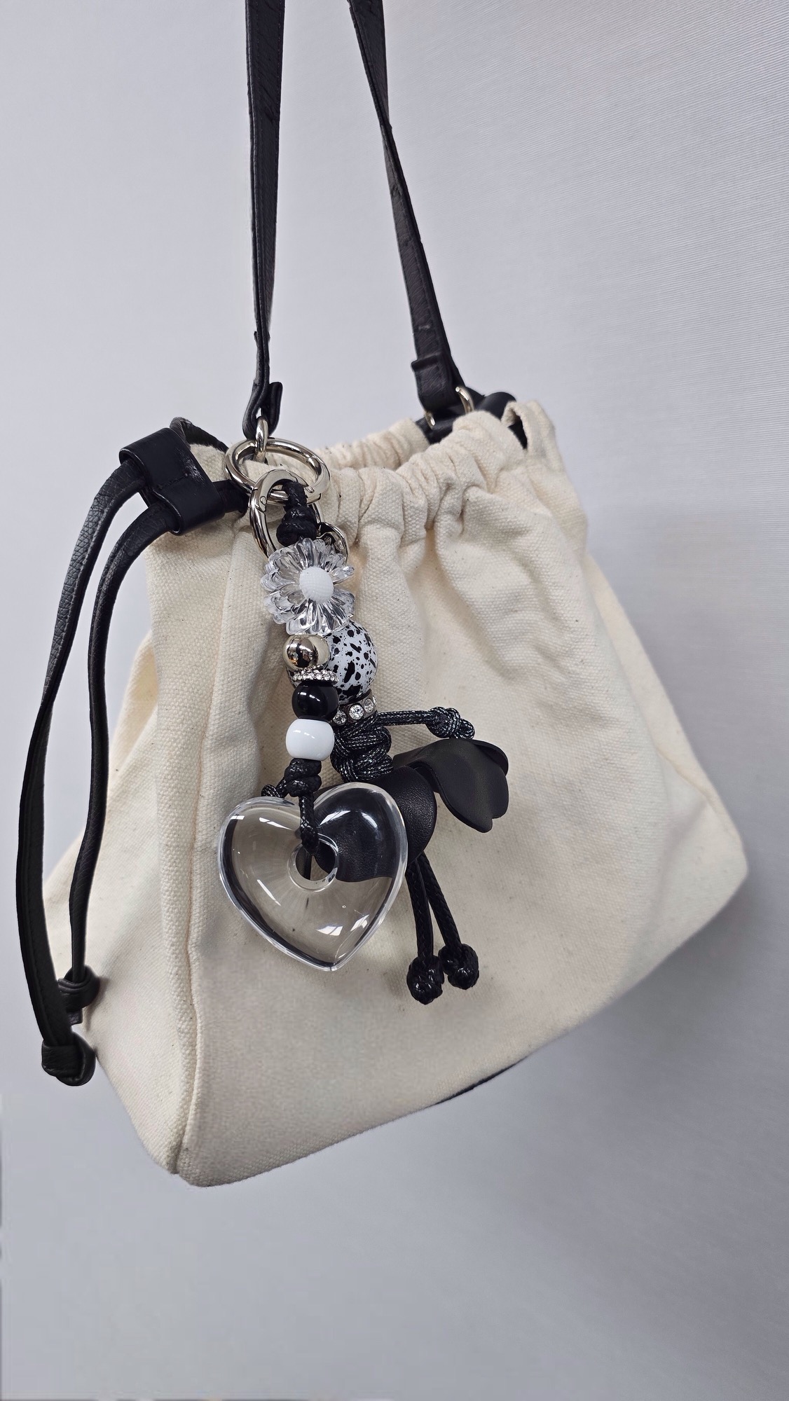 Verry Love Keyring - White
