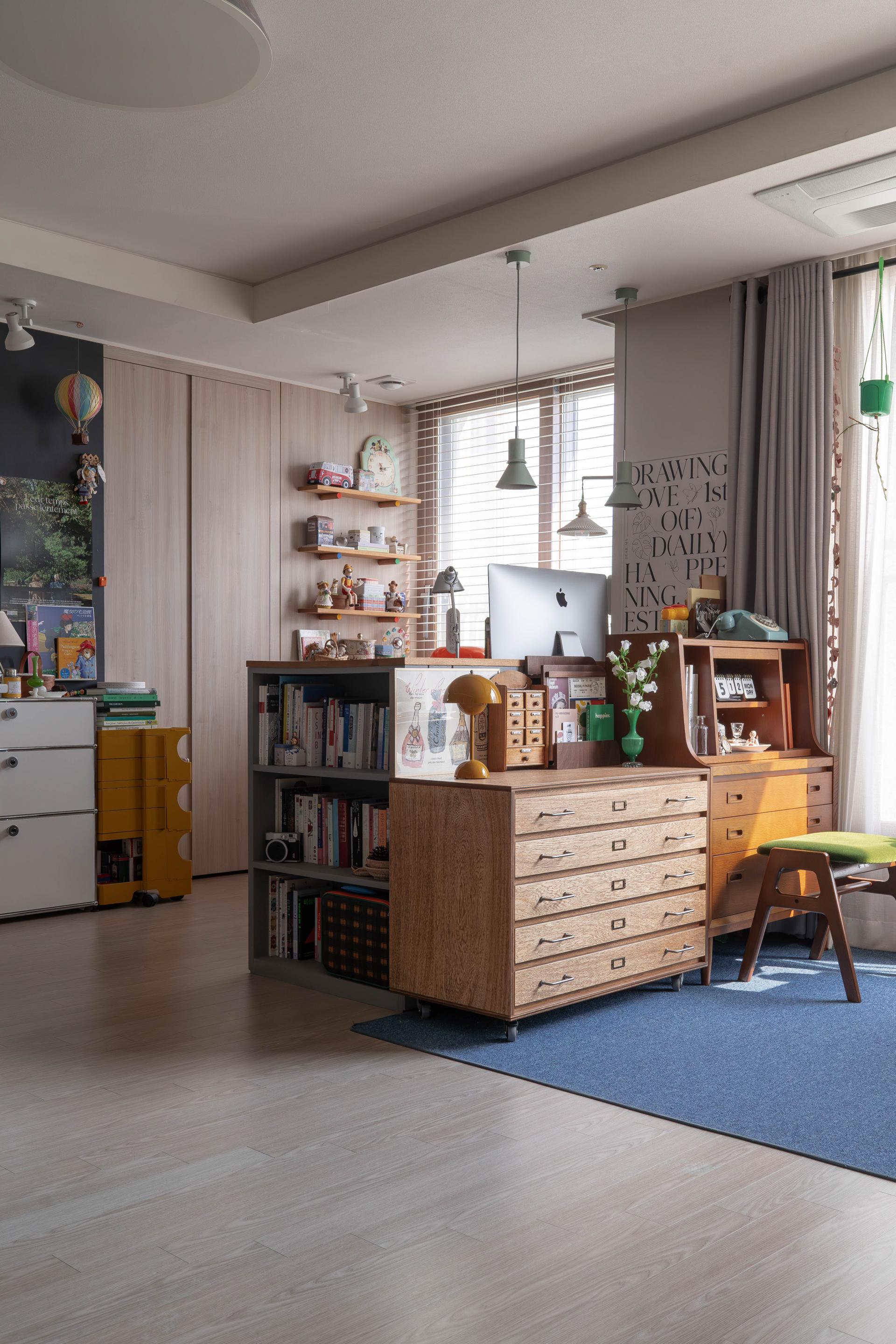 거실 한 켠을 실용적으로 배치한 hawd 지류함 Type 2