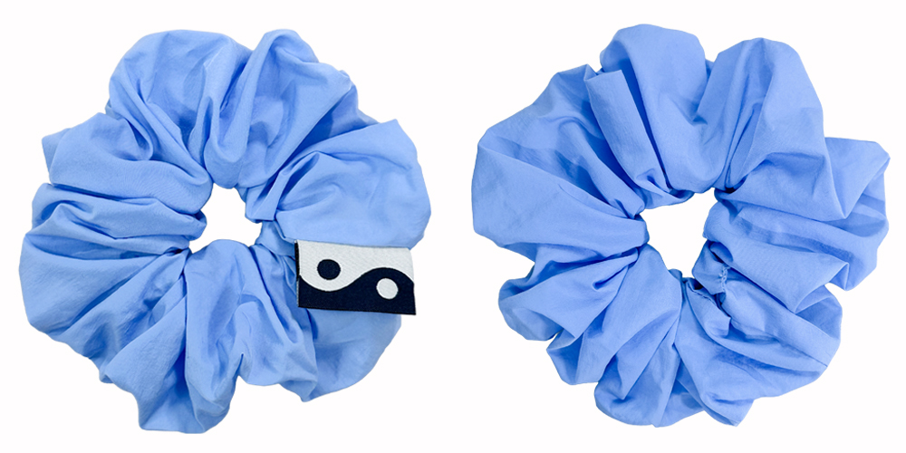 NANA YIN-YANG SCRUNCHIE IN SKY BLUE