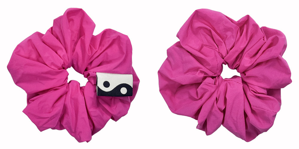 NANA YIN-YANG SCRUNCHIE IN CANDY PINK