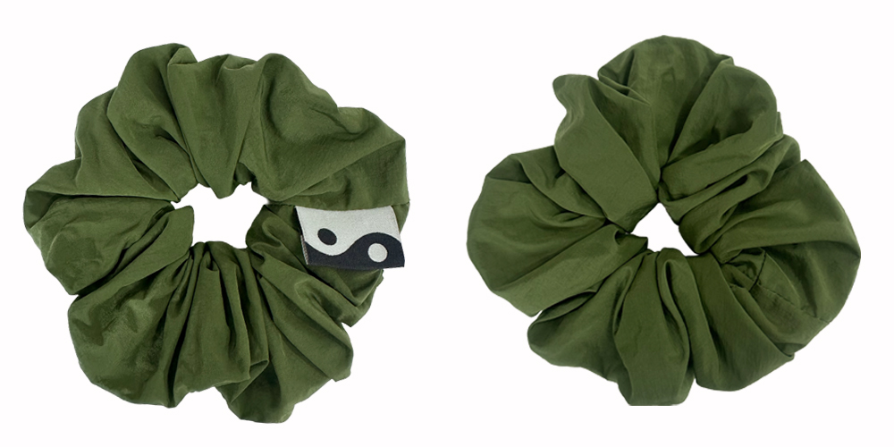 NANA YIN-YANG SCRUNCHIE IN GREEN OLIVE