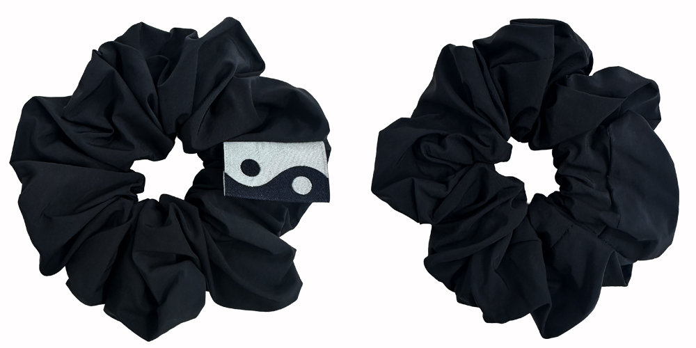 NANA YIN-YANG SCRUNCHIE IN BLACK SESAME