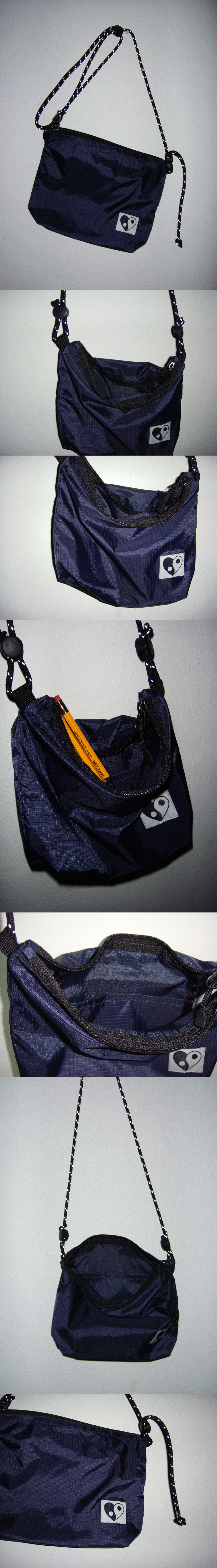 REFLECTIVE STRING SACOCHE BAG IN NAVY